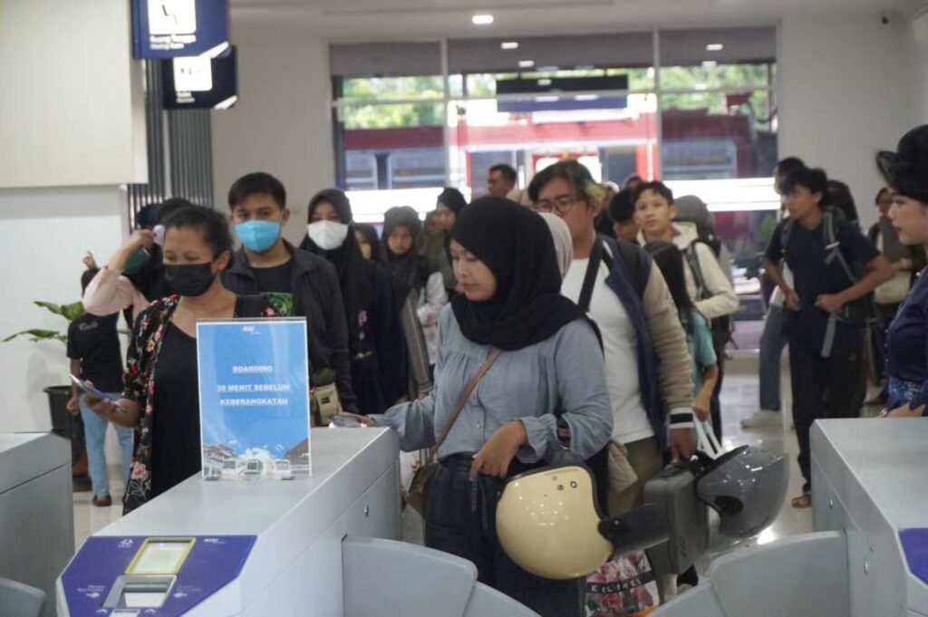 KAI Airport Strengthens Wates Community Connectivity through YIA Airport Train Services